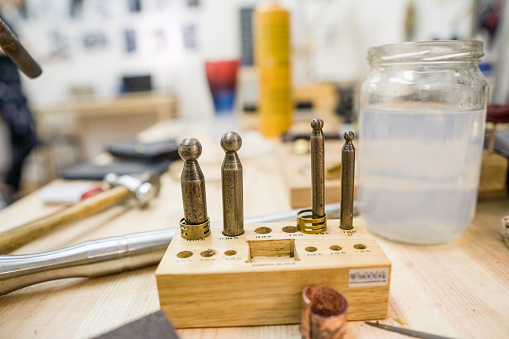 jeweler's tool for making rings