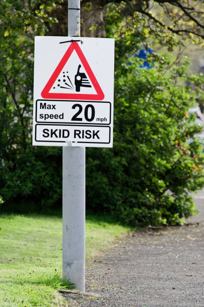 istock Skid risk road speed limit safety sign 1488139170