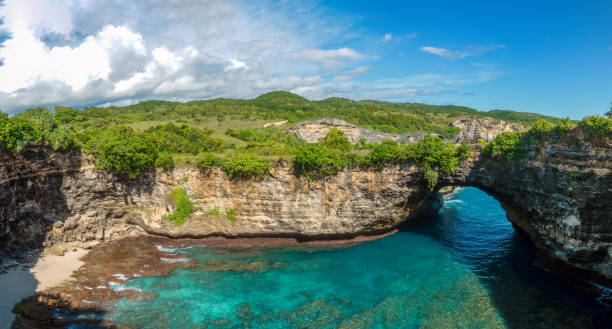 istock Broken beach, Nusa Penida, Klungkung Regency, Bali, Indonesia 1488146772