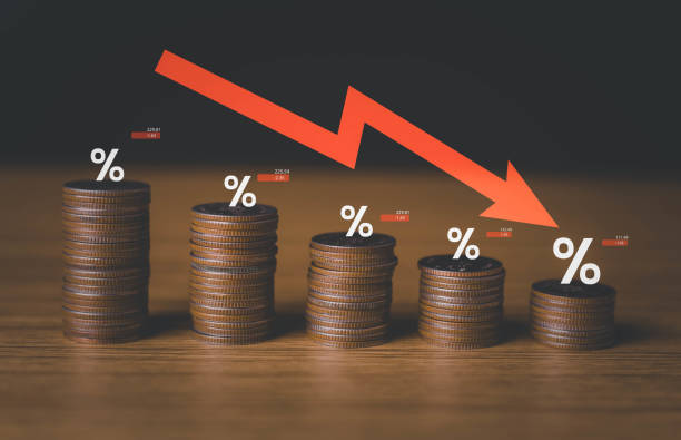 interest rates and dividends, investment returns, income, retirement Compensation fund, investment, dividend tax. pile of coins and upward direction percentage symbol. saving money for investment tasas de interés y dividendos, rendimientos de inversiones, ingresos, fondo de compensación de jubilación, inversión, impuesto sobre dividendos. pila de monedas y símbolo de porcentaje de dirección ascendente. ahorrar dinero para la inversión