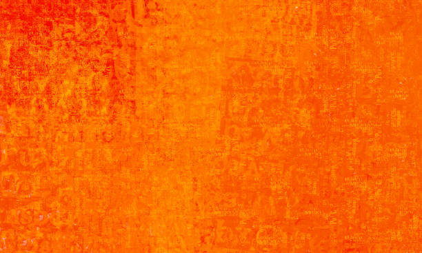 Textura de fundo laranja distressed com letras dispersas - foto de acervo