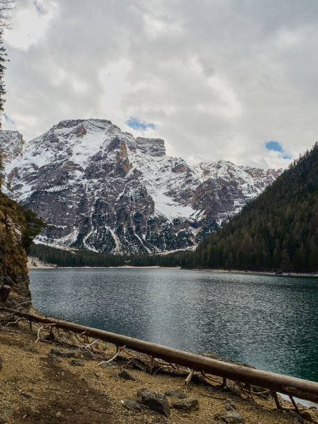 istock Climate change in  lake Braies 1488161904