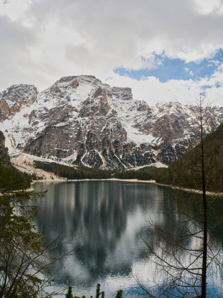 istock Climate change in  lake Braies 1488162905