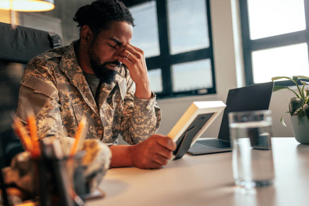istock Soldier holding picture frame in office. 1488191953