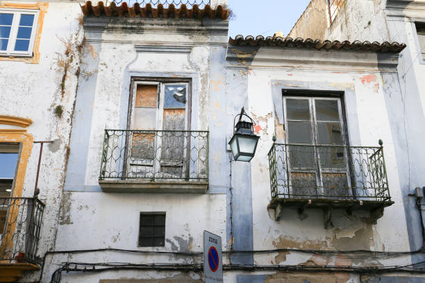 istock Old and chipped facades in Evora town 1488225056