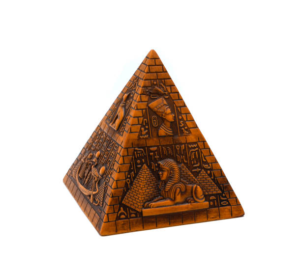 Market and gift shop atThe pyramid of Chephren is one of the Ancient Egyptian Pyramids of Giza that still has cladding at the top. Famous travel destination, sunny day in a touristic area in Cairo, Egypt. Geometric shape, contrast light and shadow in the desert.
