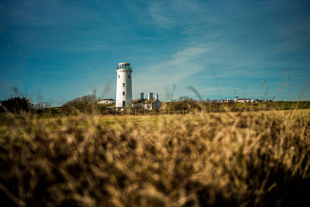 leuchtturm an sonnigem tag. - lighthouse maine portland maine scenics stock-fotos und bilder