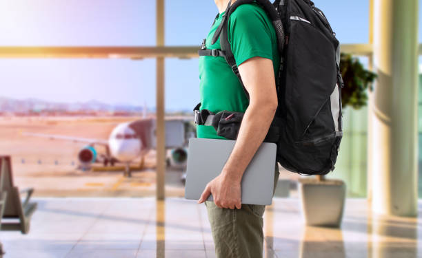 digital nomad at the airport - backpack one mature man only only mature men one man only imagens e fotografias de stock