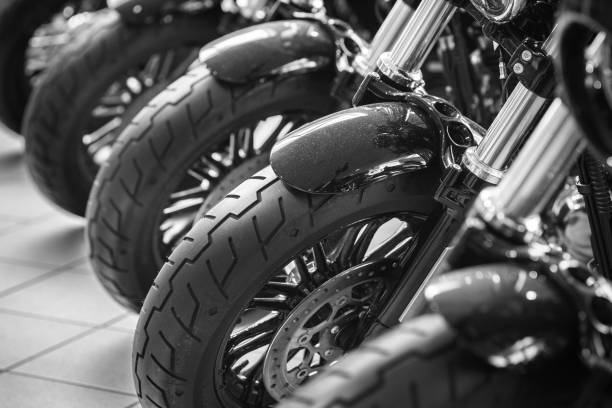 motorradreifen - motorcycle in a row tire wheel stock-fotos und bilder