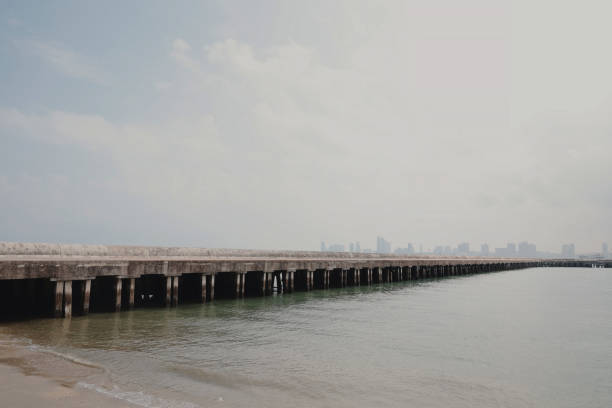 bali hai pier, cidade de pattaya, tailândia - bali hai - fotografias e filmes do acervo