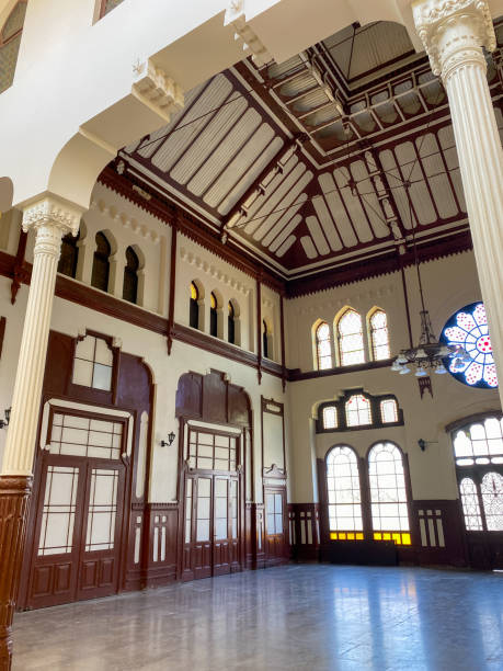 beautiful architectural design inside a waiting room at sirkeci train station, once the terminus of the orient express, istanbul, turkey. - agatha christie stok fotoğraflar ve resimler