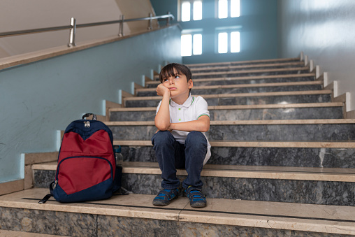 The problem of getting used to school for a child who has just started primary school.