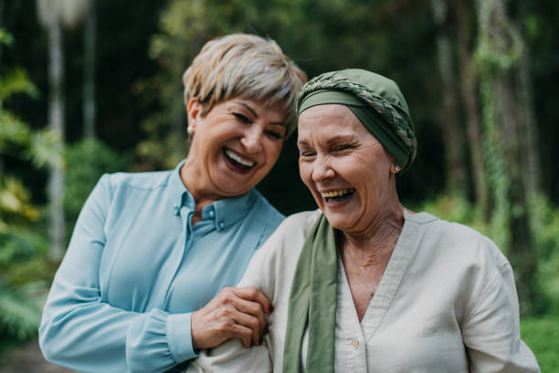 istock Friends, cancer patient 1488351089