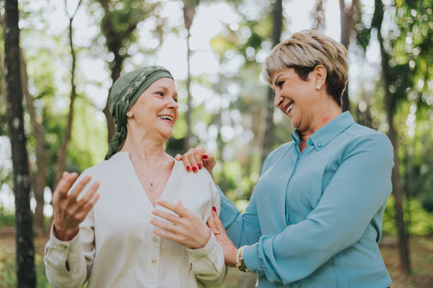 istock Friends, cancer patient 1488351551