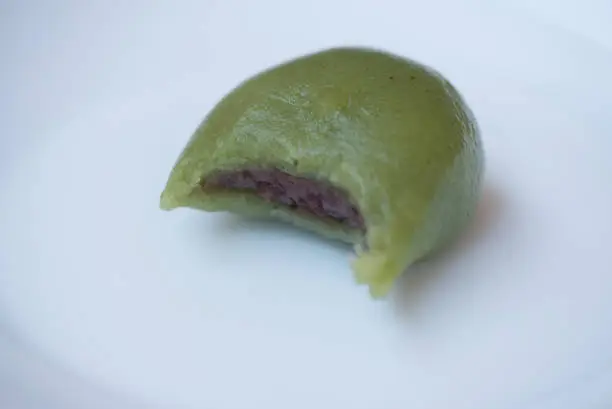 Half-eaten kusamochi.