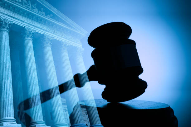 Gavel And U.S. Supreme Court Building - fotografia de stock