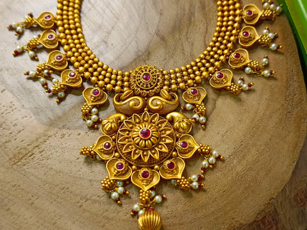 Indian Traditional Gold jewellery displayed in a shop for sale in Pune, Maharashtra. Indian art, Indian Designer jewelry. Indian Traditional Gold jewellery displayed in a shop for sale in Pune, Maharashtra. Indian art, Indian Designer jewelry. Jewellery stock pictures, royalty-free photos & images