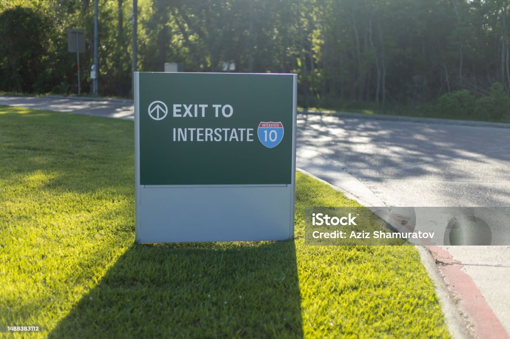 Exit 10 Road Sign Exit To Interstate 10 Stock Photo - Download Image Now ...