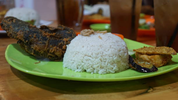 istock Rice, Fish, and Tempe In Green Plate 1488390081