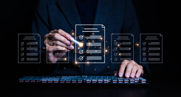 Businessman evaluating online with check mark on virtual screen. assessment survey online, choose correct answer in test, questions test, online exam, quiz knowledge, filling out an survey form, empresario evaluando en línea con marca de verificación en pantalla virtual. encuesta de evaluación en línea, elegir la respuesta correcta en la prueba, prueba de preguntas, examen en línea, conocimiento del cuestionario, completar un formulario de en