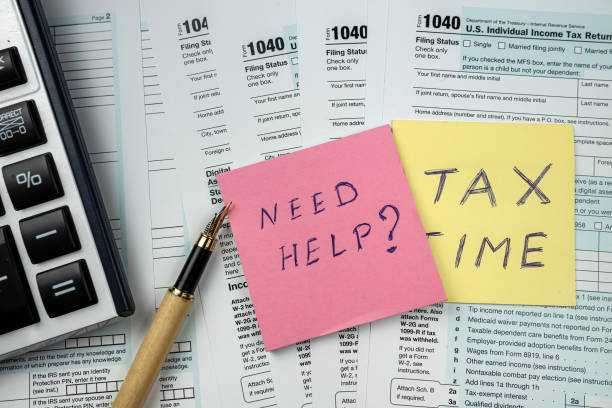 istock Memo sticker with text Need help on blank 1040 tax form 2022 1488411792