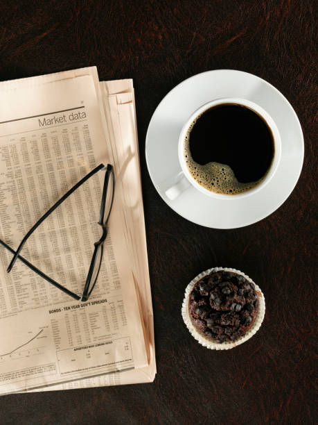 business pausa caffè - muffin blueberry muffin blueberry food foto e immagini stock