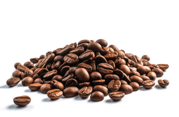 kaffeebohnen isoliert auf weißem hintergrund  - coffee beans stock-fotos und bilder