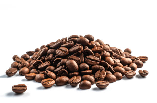 coffee beans isolated on white background - kavrulmuş kahve çekirdekleri stok fotoğraflar ve resimler