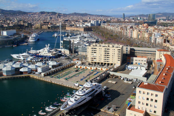 istock Barcelona City 1488490151