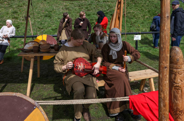 rekawka - polish tradition, celebrated in krakow on tuesday after easter. - history knight historical reenactment military imagens e fotografias de stock