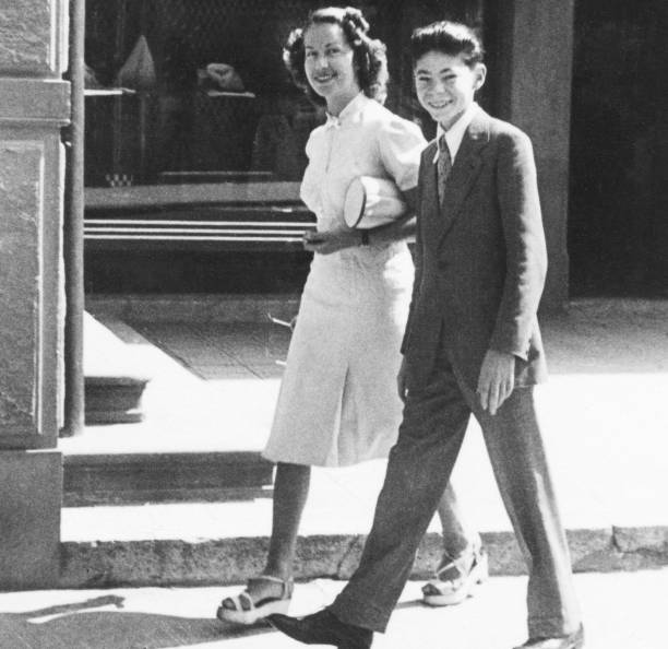istock Two friends walking in 1941. 1488539372