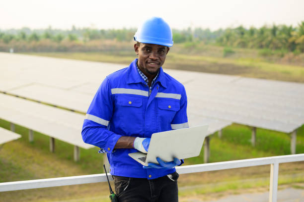 istock Engineer worker checking and maintaining solar panels on solar farm 1488551367