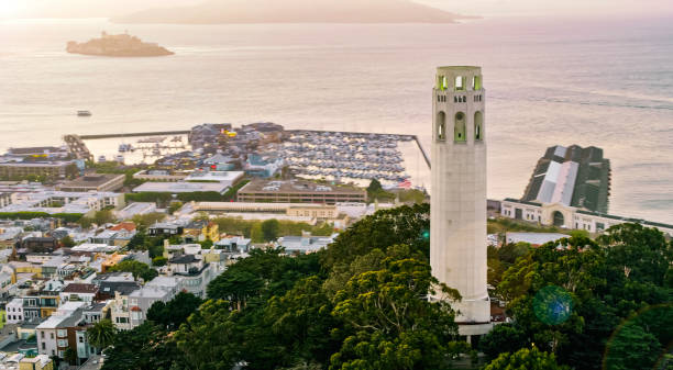 vista de san francisco coit tower - tower coit tower san francisco bay area san francisco county fotografías e imágenes de stock