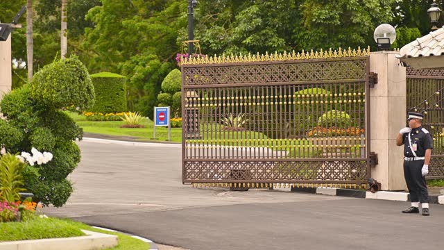 Delegation limusine vehicle drive at main entrance of Istana Nurul Iman, the official residence of the Sultan of Brun