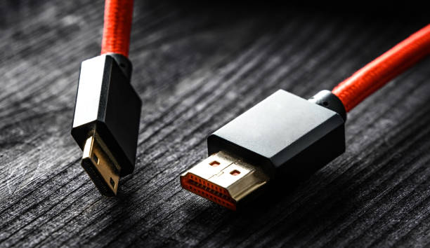 cables hdmi de cerca - cable de acero fotografías e imágenes de stock