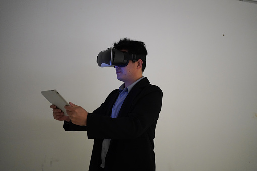 Asian Men's Techniques for Using VR Glasses and Tablets
