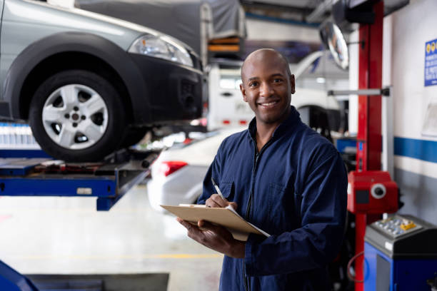 istock Mechanic working at an auto repair shop 1488626557