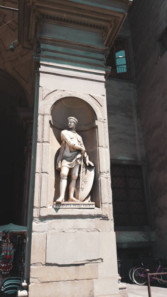 farinata degli uberti, escultura callejera galería de los uffizi en florencia, italia - statue david sculpture roman fotografías e imágenes de stock