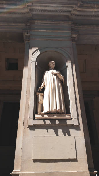 accorso, galería de los uffizi de esculturas callejeras en florencia, italia - statue david sculpture roman fotografías e imágenes de stock
