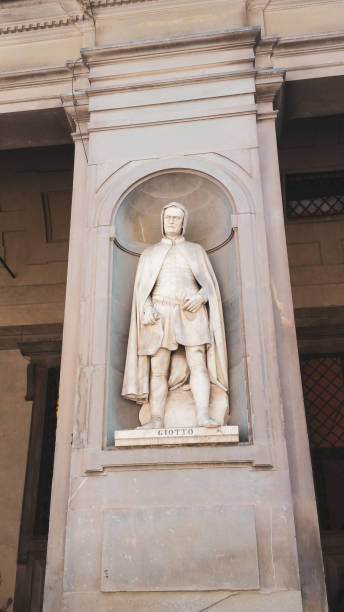 giotto, galería de los uffizi de escultura callejera en florencia, italia - statue david sculpture roman fotografías e imágenes de stock