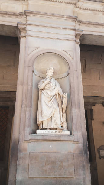 Dante Allighieri, Street sculpture Uffizi Gallery outside in Florence, Italy Dante Allighieri, Street sculpture Uffizi Gallery outside in Florence, Italy michelangelo italy art david stock pictures, royalty-free photos & images