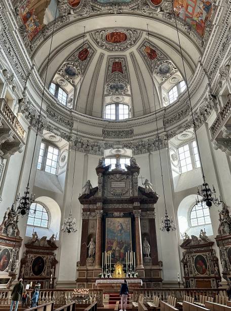 собор зальцбурга - indoors cathedral salzburg cathedral salzburg стоковые фото и изображени�я