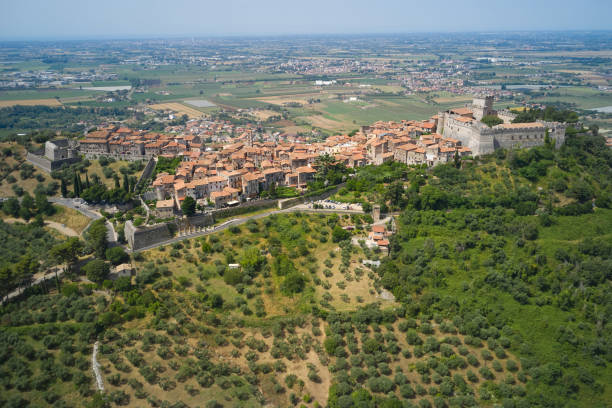 panoramic aerial view of the medieval town of sermoneta latina panoramic aerial view of the medieval town of sermoneta latina sermoneta stock pictures, royalty-free photos & images