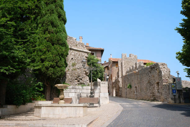 Porta del Pozzo in the medieval town of Sermoneta Lazio Porta del Pozzo in the medieval town of Sermoneta Lazio village lazio photography sermoneta stock pictures, royalty-free photos & images