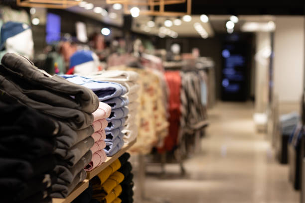 Shopping mall Selective focus on garments arranged in racks and hangers in a shopping mall department store stock pictures, royalty-free photos & images