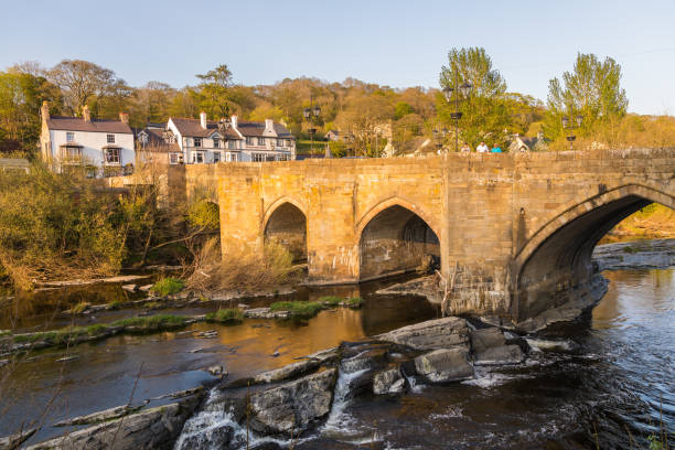 ディー川に架かるスランゴレン橋。スランゴレン、デンビーシャー、ウェールズ、英国。 - dee river river denbighshire wales ストックフォトと画像