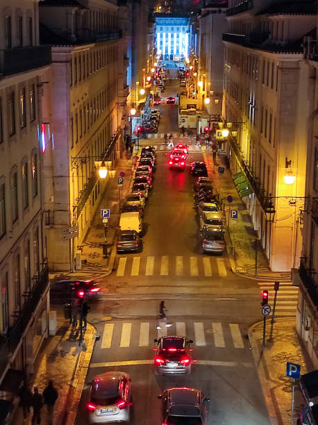 Night Life on Random Street um Lisbon, Portugal