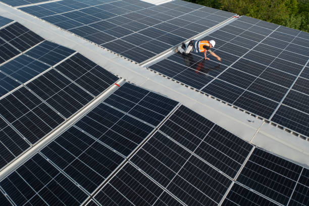 istock Male electrician installing photovoltaic system. 1488990865