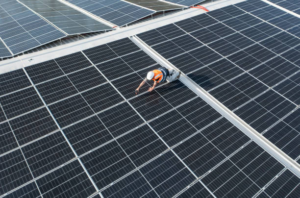 istock Male electrician installing photovoltaic system. 1488990876