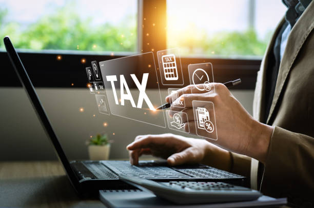 세금 공제 계획 개념입니다. 사업 잔액을 계산하는 사업가는 세금 감면을 준비합니다. vat, 소득세 및 재산세와 같은 개인 및 법인이 지불하는 세금. - tax preparation 뉴스 사진 이미지